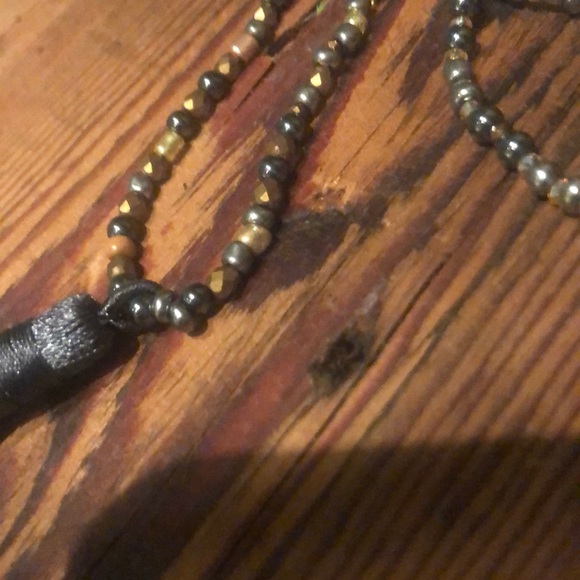 Black, silver and glass beaded necklace. - Picture 2 of 4